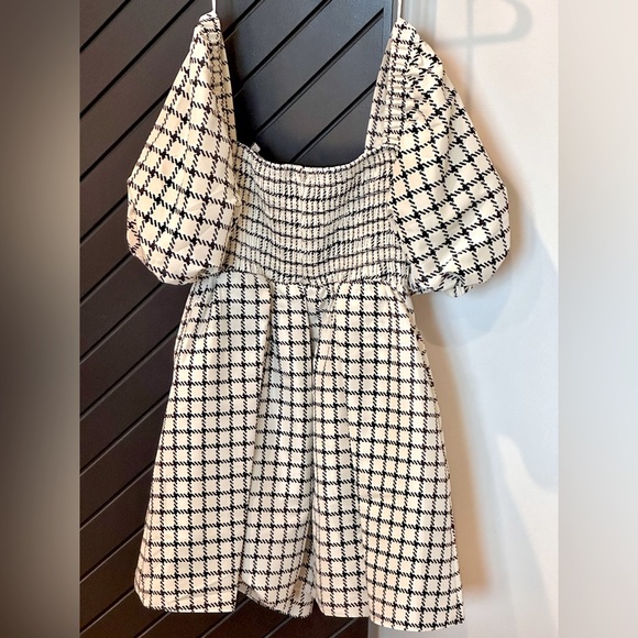 Self Portrait dress. Size 4. Worn only once for <1hr. Excellent condition. - Picture 7 of 7